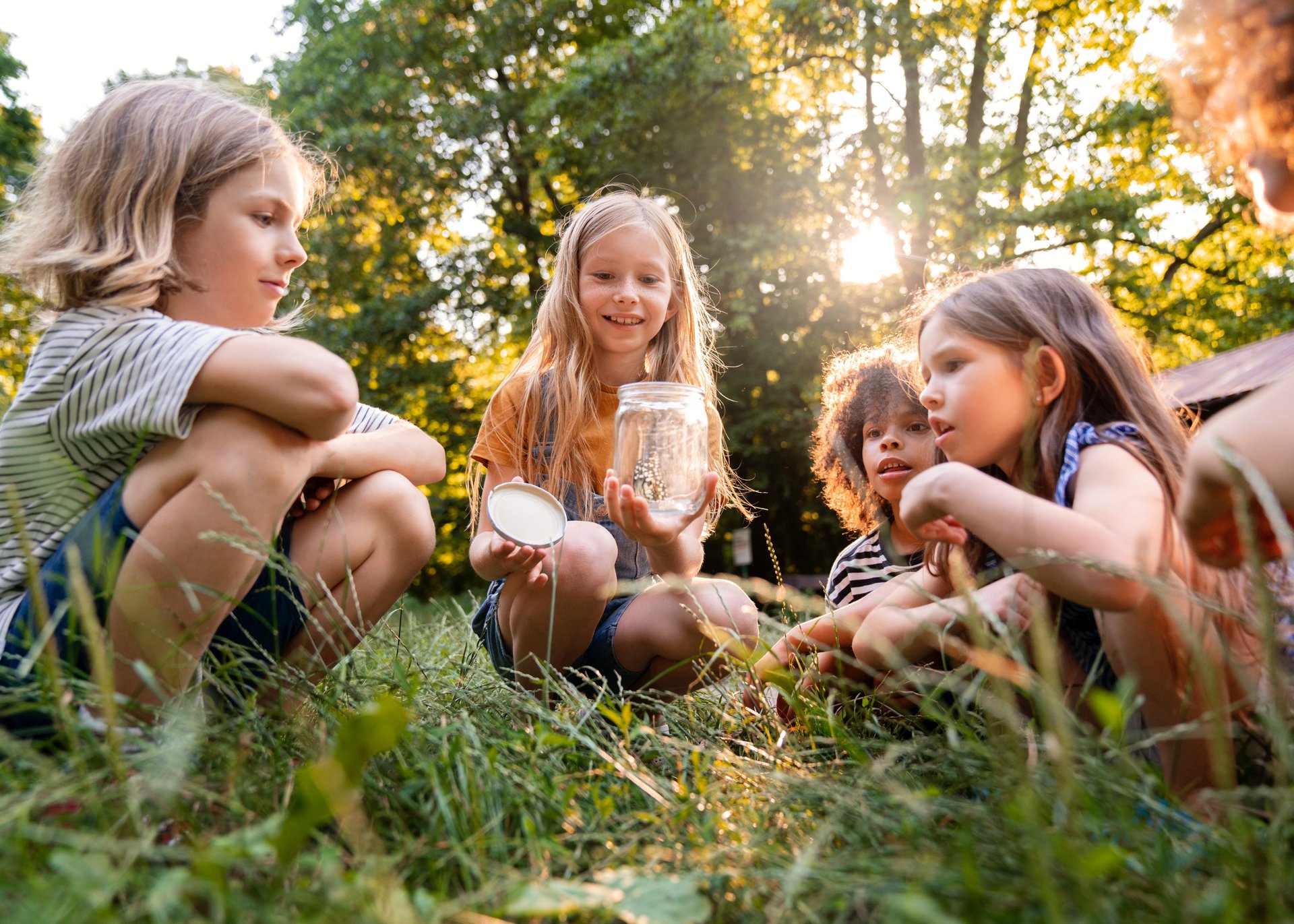 full-shot-kids-sitting-grass!